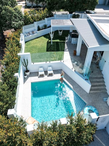 3br with private pool – Turquoise Waters Retreat