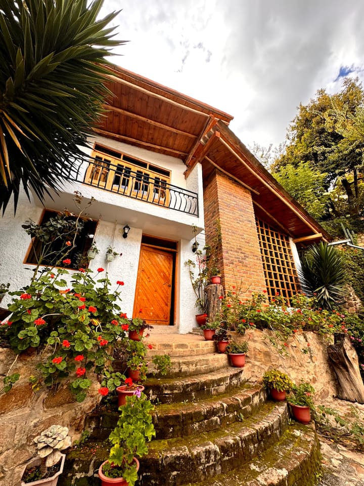 Amplio Hermoso Chalet Con Jardín, Cerca Al Centro - Cajamarca