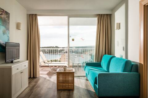 Sea View 2-Bedroom Apartment