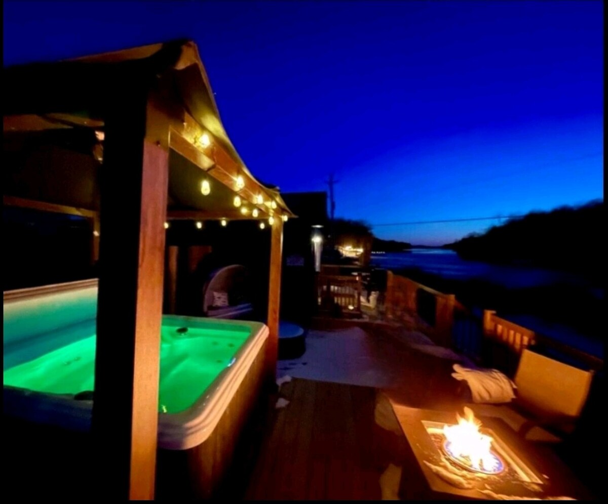 Cozy Cottage at Serenity Bay Houses for Rent in South Frontenac