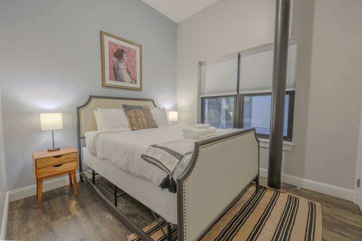 Downtown Luxury | Students Welcome | W/D in unit gallery image 3