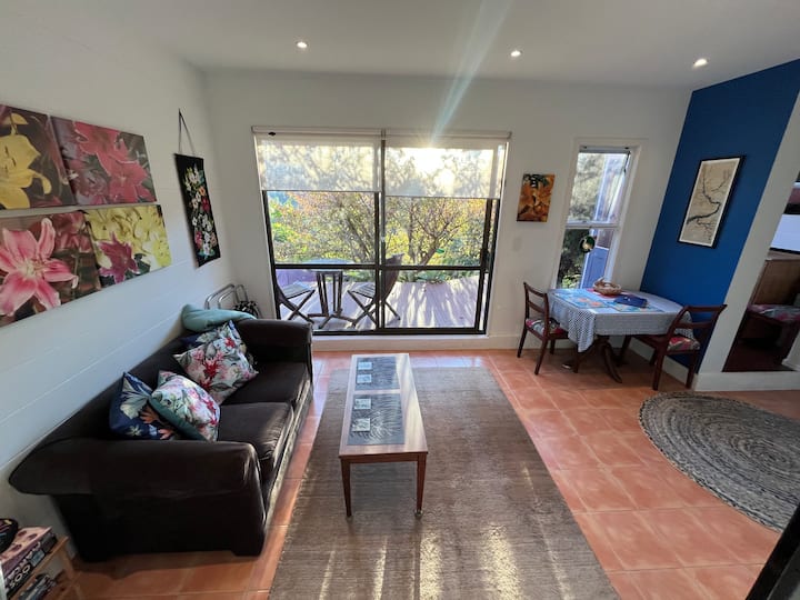 Plum Tree Apartment. Fully Self-con - Russell