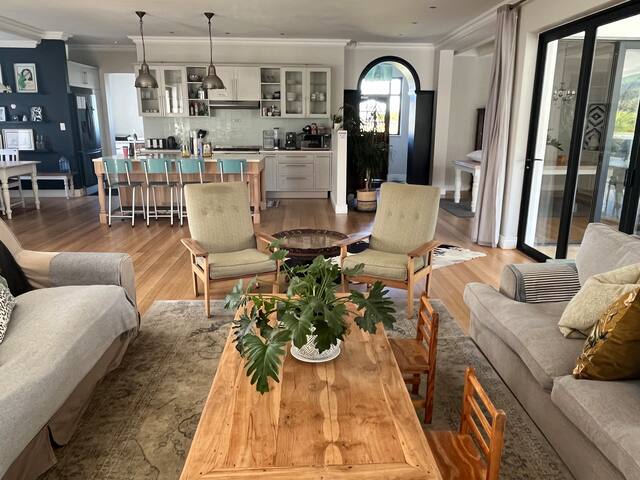 Family home in the heart of noordhoek gallery image 2