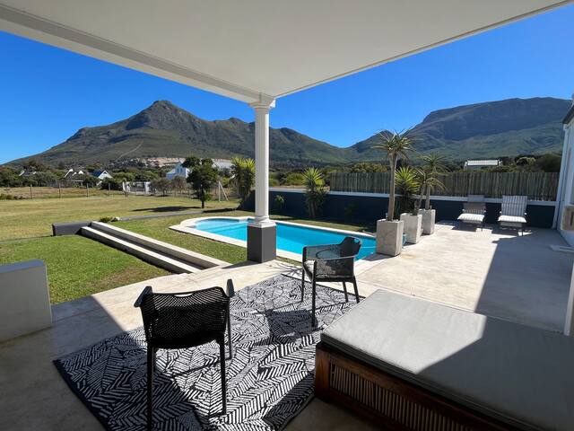 Family home in the heart of noordhoek gallery image 3