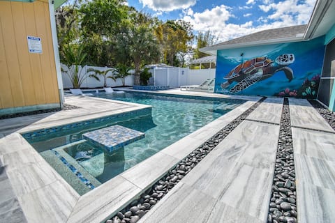 Hot Tub Cabana Swim up Bar 1.5 mile to Beach