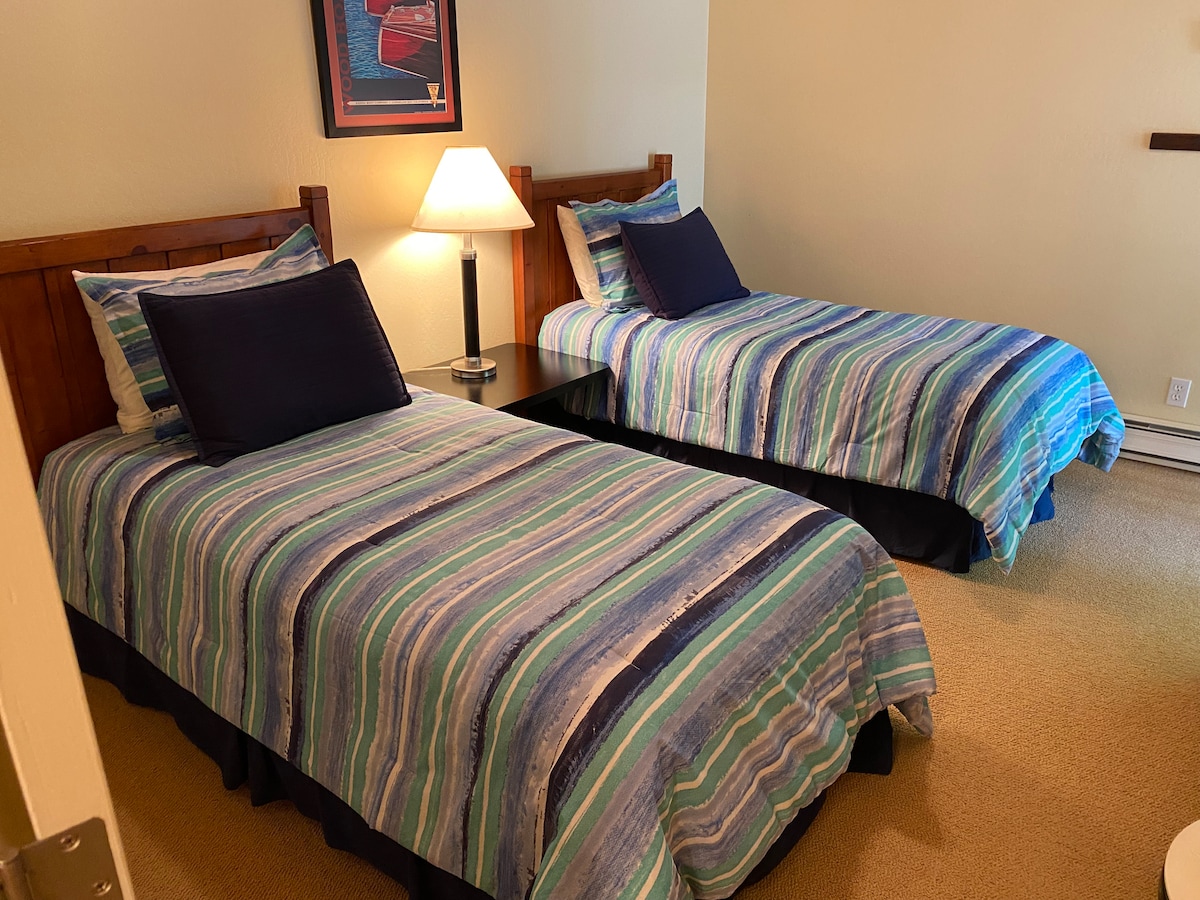 BR ที่ 3 มีเตียงแฝด 2 หลังและมีทีวี ROKU