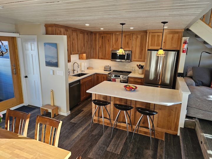 Mt. Crested Butte Retreat- Views, Hot Tub & Trails - Crested Butte, CO