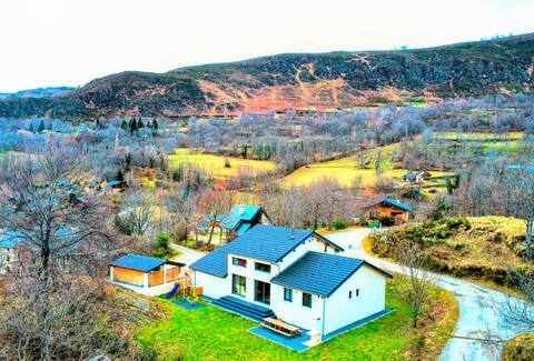 3-star Family House Ignaux 14 people