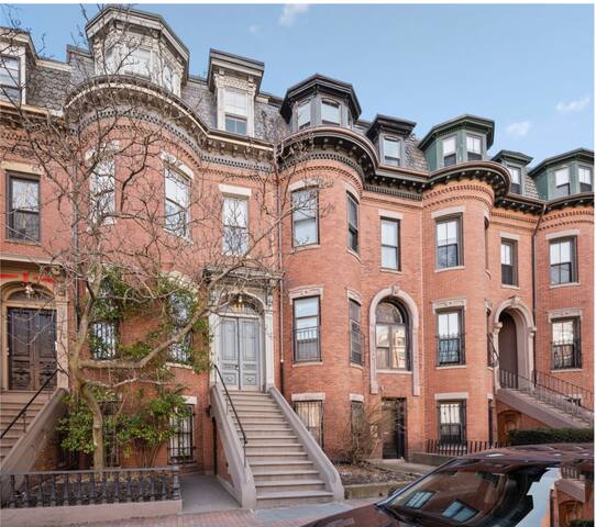 Luxury 4 Bdrm Penthouse Brownstone Duplex gallery image 2