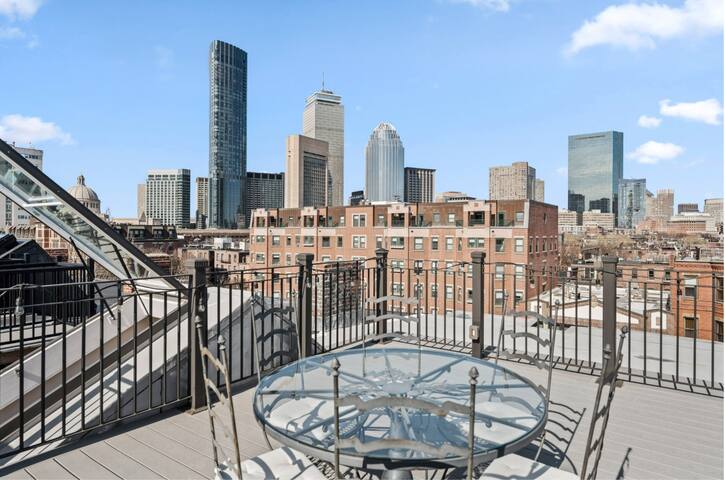 Luxury 4 Bdrm Penthouse Brownstone Duplex gallery image 3