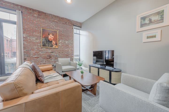 Monthly Discounts -Fully Furnished 4br, 2ba Loft gallery image 4