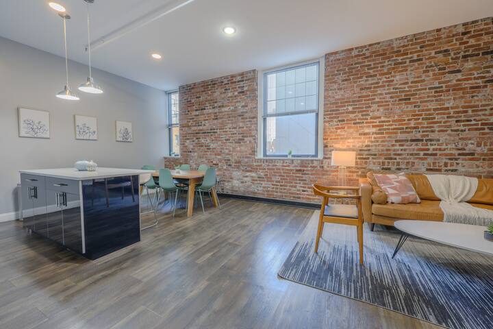 Monthly Discounts – Furnished Luxury 3br, 2ba Loft gallery image 2