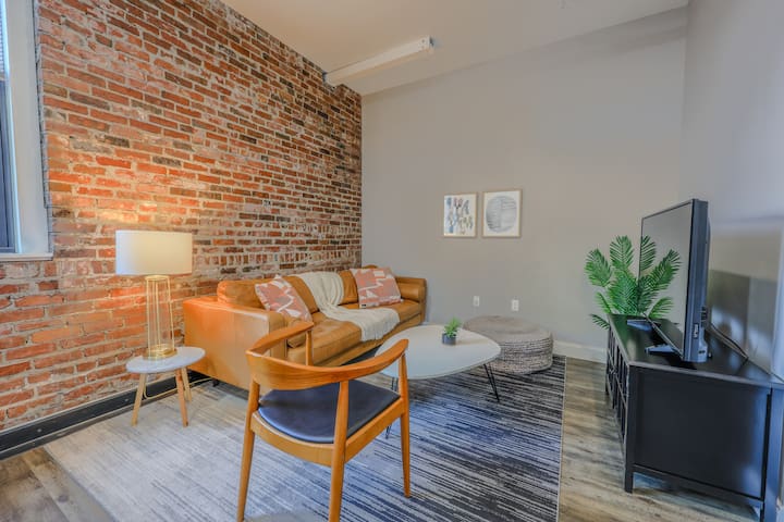 Monthly Discounts – Furnished Luxury 3br, 2ba Loft