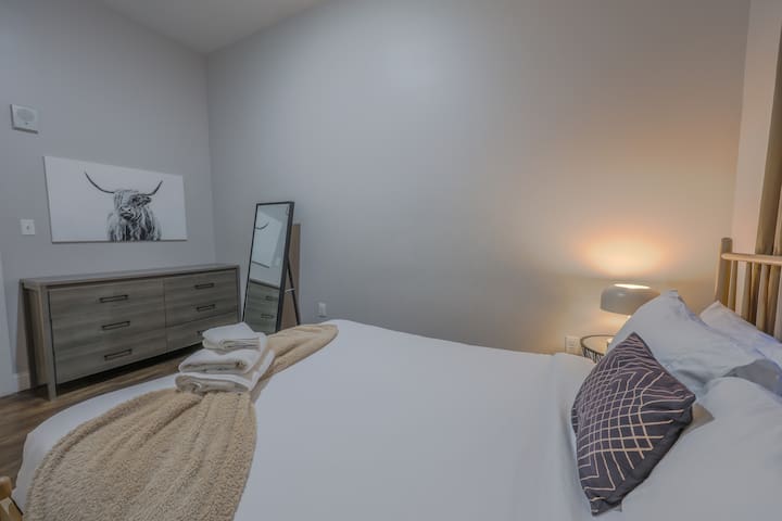 Monthly Discounts – Furnished Luxury 3br, 2ba Loft gallery image 5