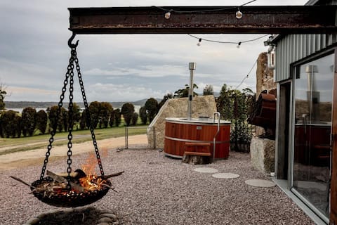 Humbug Bunk House & Hot Tub!