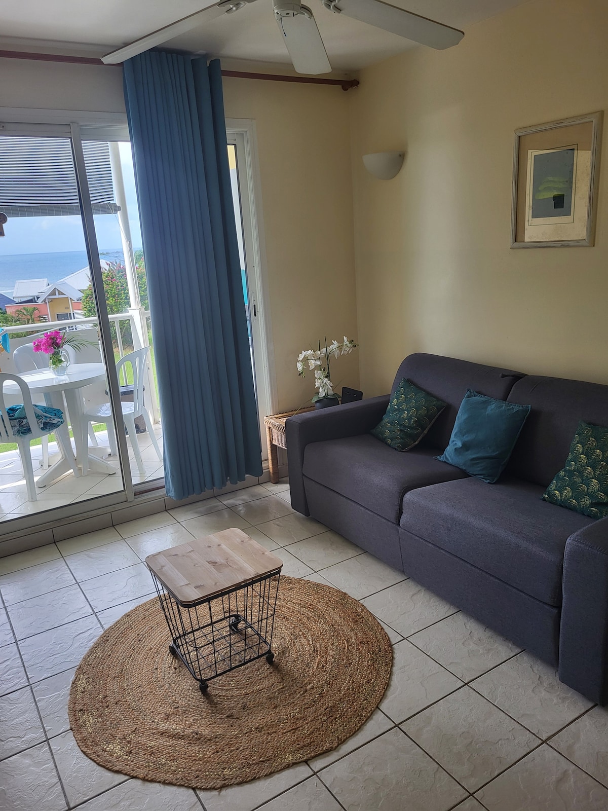 novi kauč na razvlačenje kupljen u siječnju 2024.