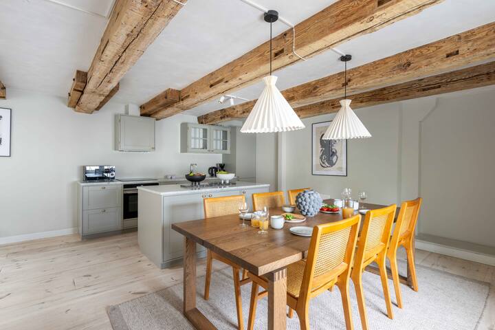 Aesthetic 2BR Apartment w/Exposed Ceiling Beams gallery image 4