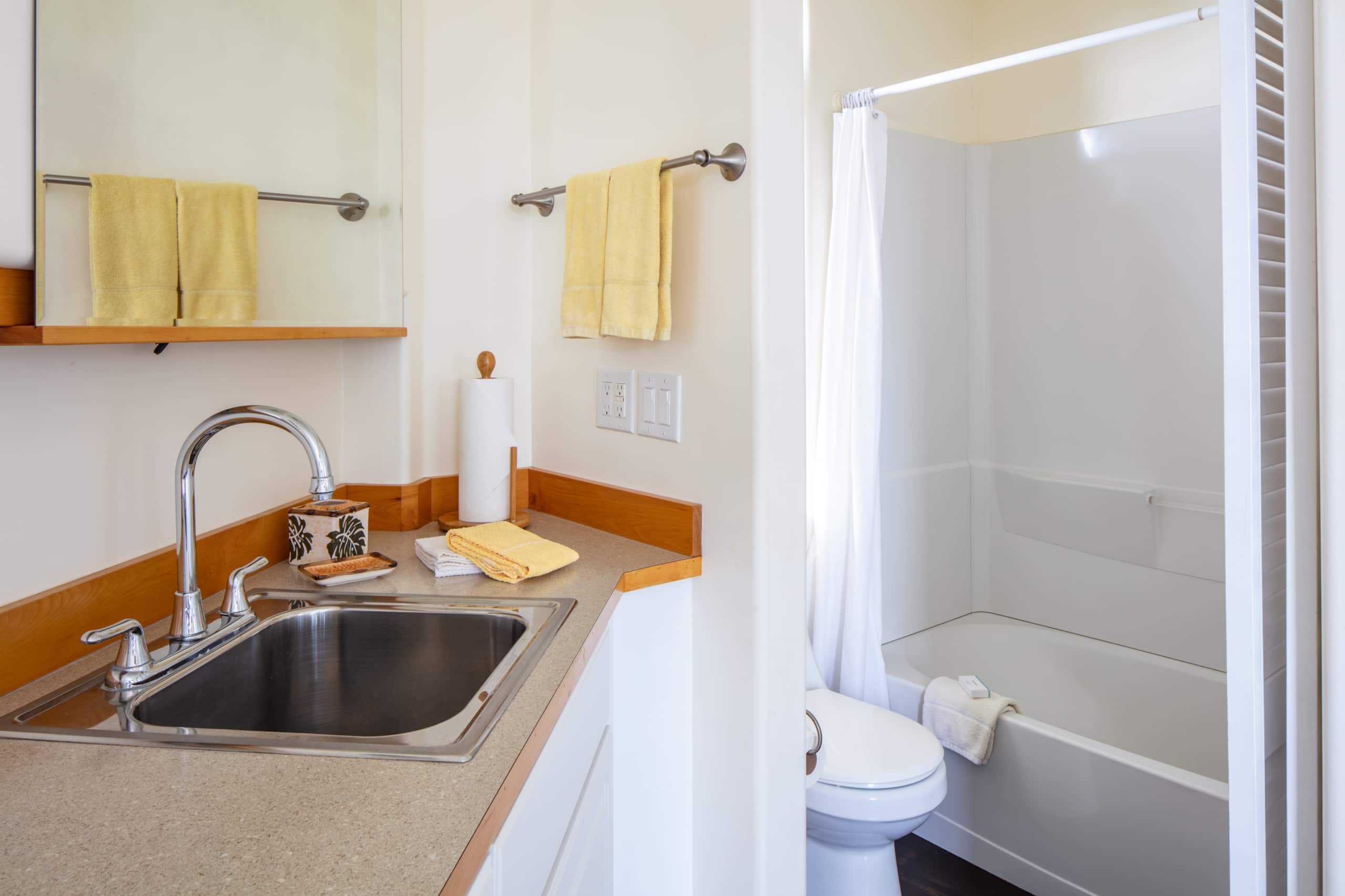 Place to stay in Kailua-Kona · ★4.96 · 1 bed · 1 private bath - Image 4