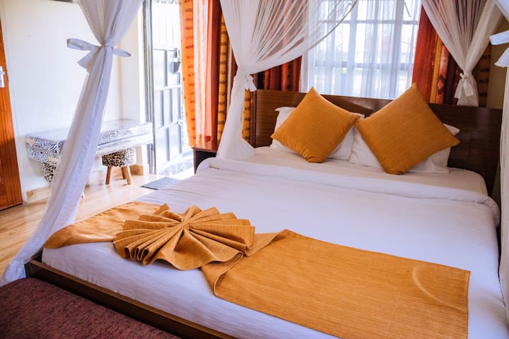 Villa (3) Del Sol: Lake Front. Queen Bed. - Kisumu