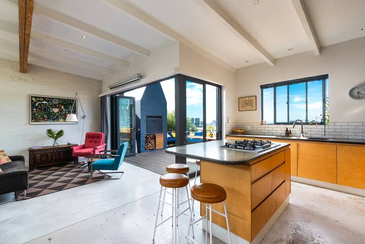 Family home with awesome views gallery image 4