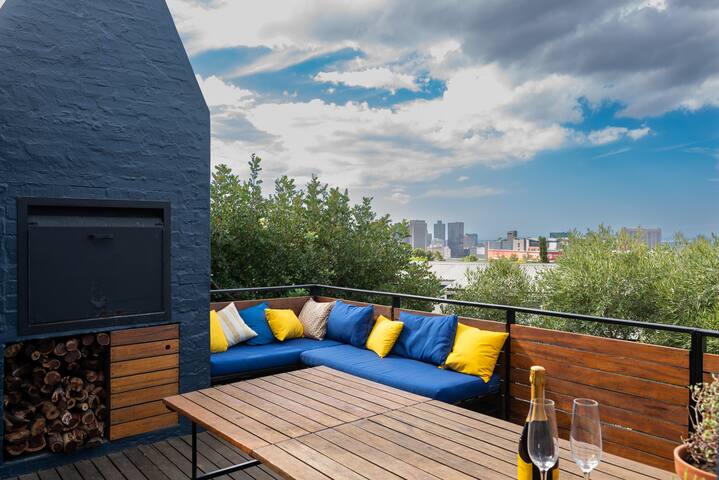 Family home with awesome views gallery image 5