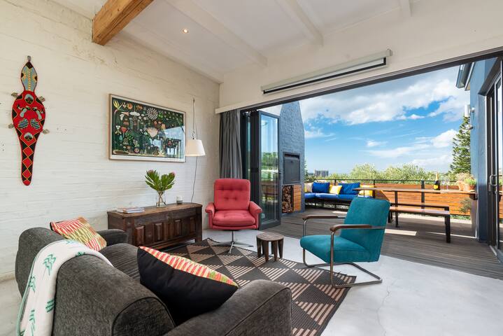 Family home with awesome views gallery image 2