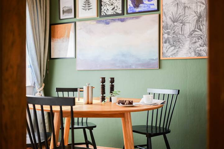 Spacious Suburban Apartment with Free Parking gallery image 3