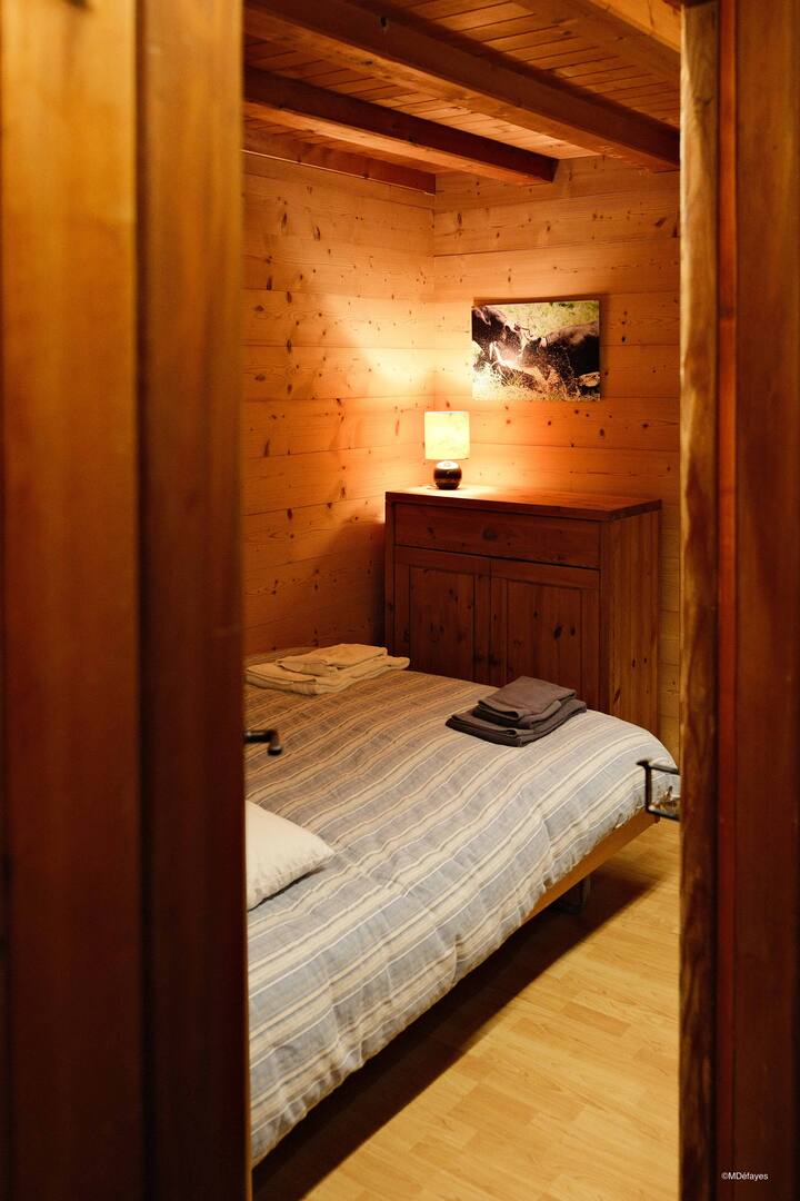 双人卧室，配有一张单人床和一张半床，140 x 200厘米。可通往阳台。
房间可容纳两人，配备一张1.5米宽双人床（140*200厘米）。 可使用阳台。