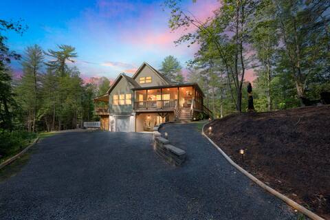 Scenic Mountain Retreat~Pool~Hot Tub~Game Room
