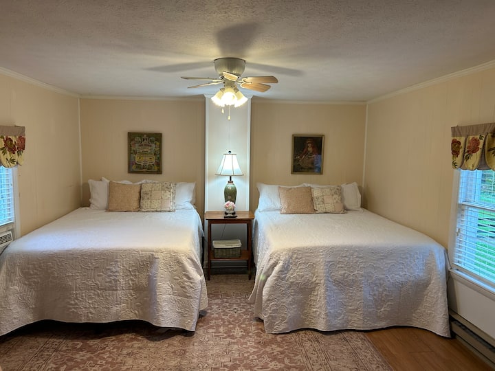 Bedroom 3-Two queen beds