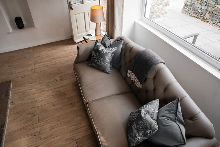 Riverside Hideaway - Waters Edge Cottage Apartment - 울버스톤