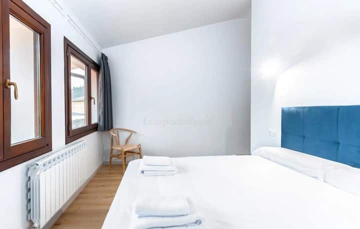 Spálňa v apartmáne s posteľou 180 cm a šatníkom