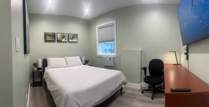Private Suite & Bath W/ Nearby Convenience - San Francisco, CA