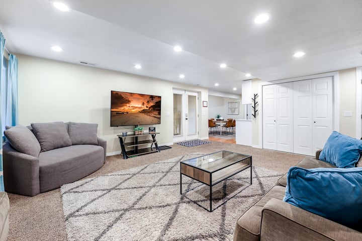 Spacious 3 Bedroom Suite W/kitchen, Laundry, Bath - Utah