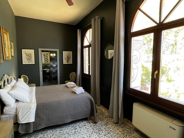 Luxury 10 Bedroom Villa with Pool gallery image 3