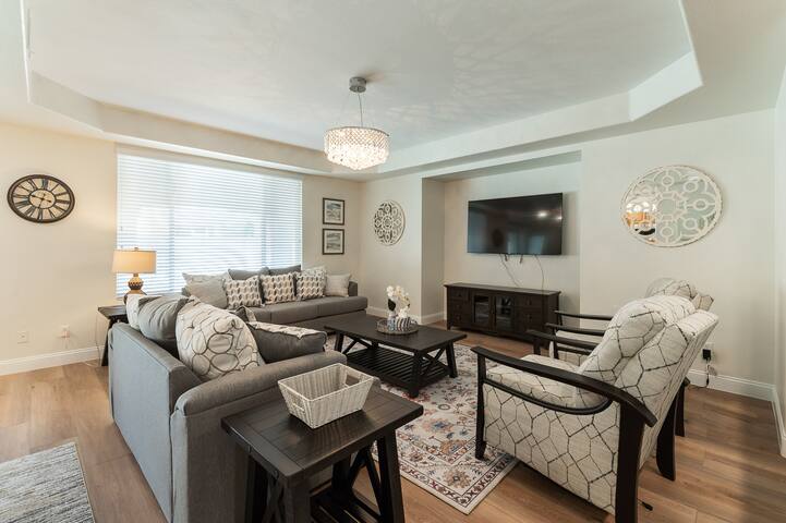 Las Vegas home minutes away from the strip!! gallery image 5