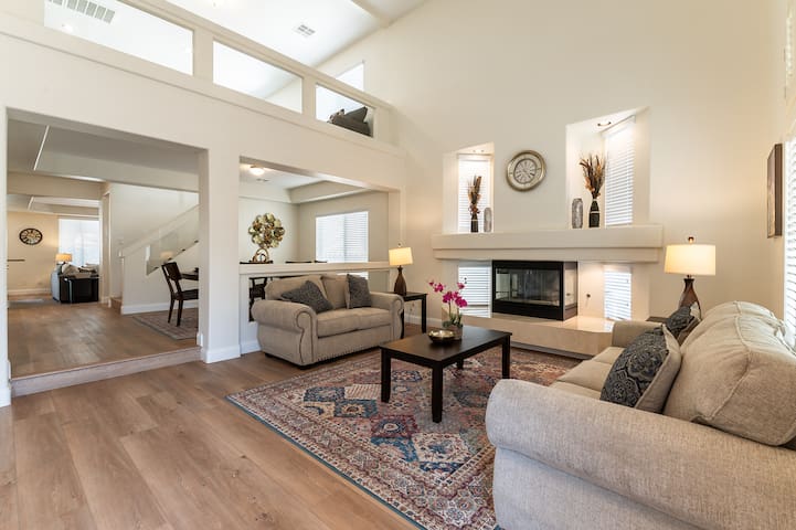 Las Vegas home minutes away from the strip!! gallery image 2