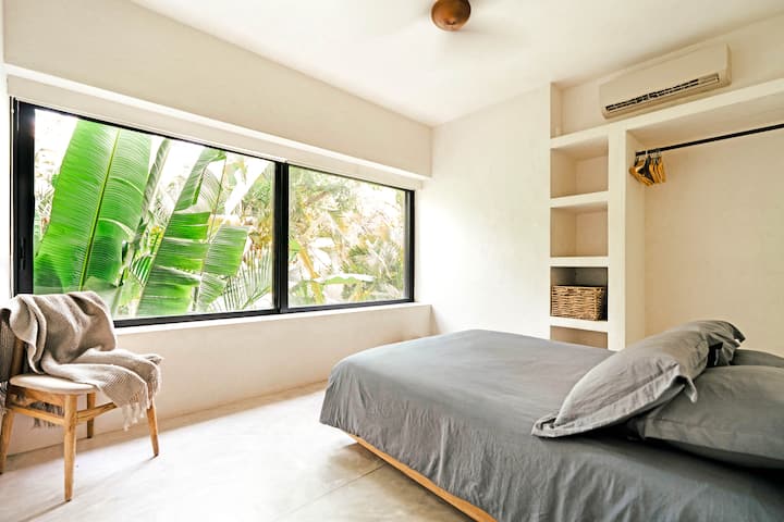 Fourth Bedroom - Queen Size Bed with individual Bathroom with Shower 