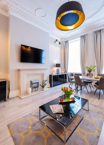 2Bed 2Bath Contemporary Victorian Apartment London gallery image 5