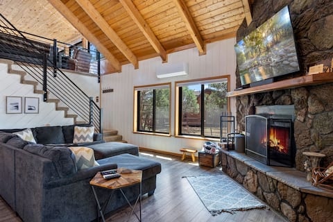 Popular Airbnb listing: Flying Pines Cabin (with plane parking) in Heber Overgaard