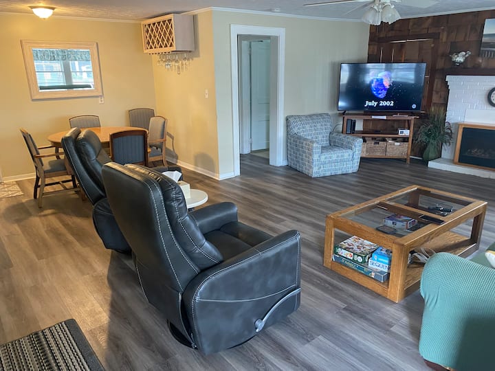 Steps From The Beach- 3 Bedroom Cottage - North Myrtle Beach, SC