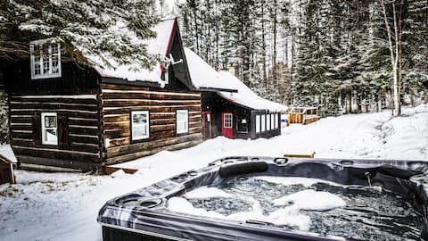 *HotTub*Large*
Cozy*Private* Snow shoe trails*
