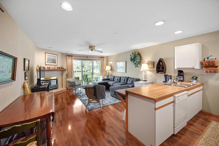 Culver Cove Cozy Condo On Lake Max Unit 167 - Lake Maxinkuckee, IN