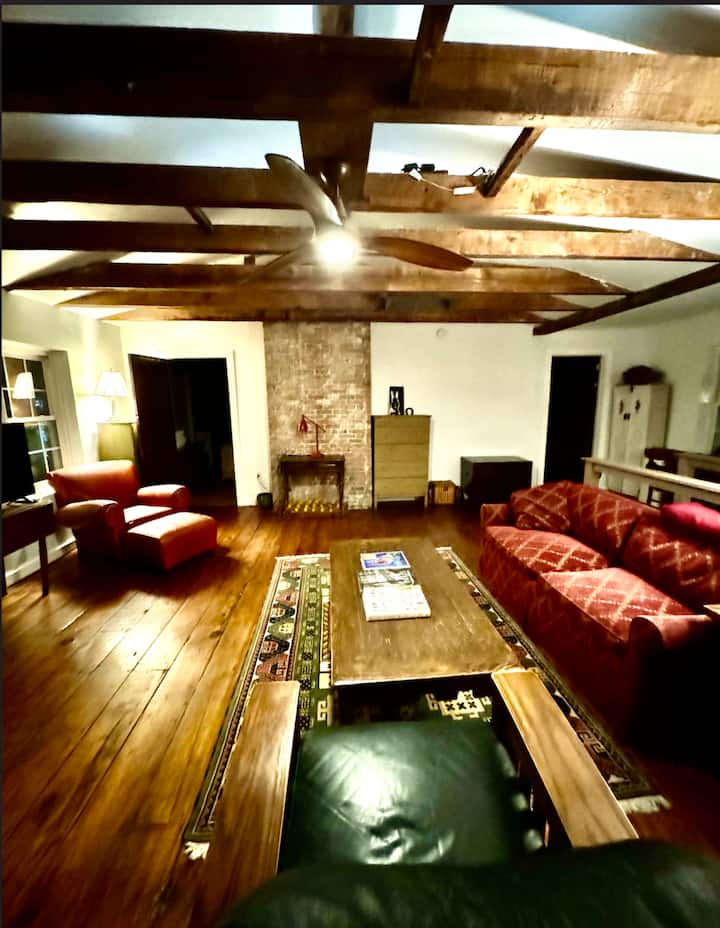 Riverfront Rustic 1824 Mansion - Troy, NY
