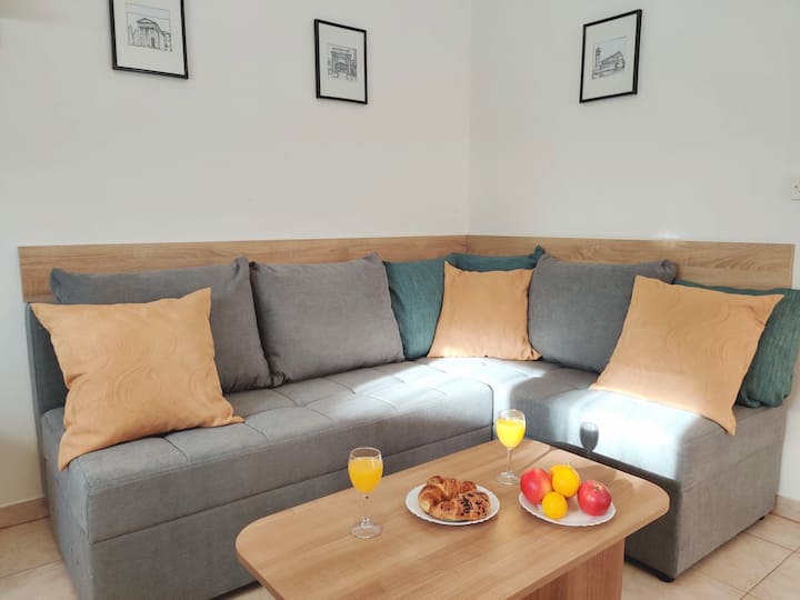 Spacious Family Friendly Apartment With Garden - Pula