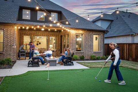 Lux Retreat: Games Golf Gather/ Walk to Stadiums