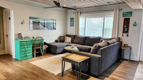 Top performing Airbnb: Sunrise Retreat - Lakefront Cottage w/ Hot Tub in Leamington