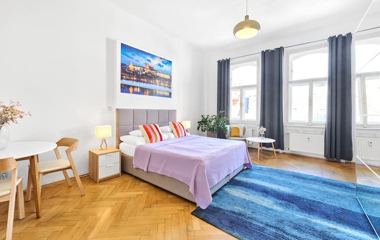 Modern 3-bedroom Lesser Town Apartment Nr.8A