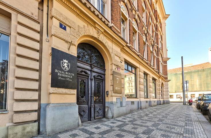 Modern 3-bedroom Lesser Town Apartment Nr.8A gallery image 5