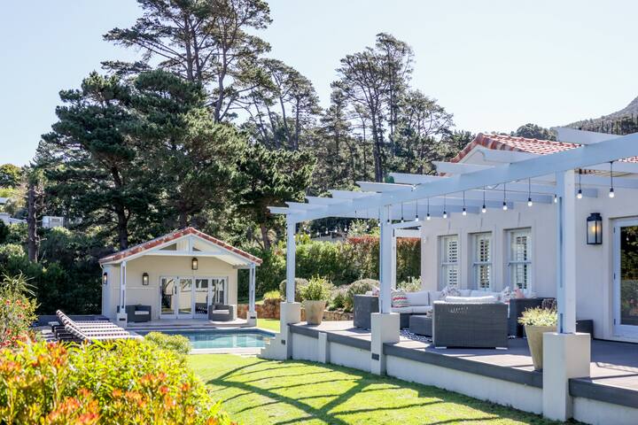 Spacious Family Home | Beautiful Gardens | Secure gallery image 2